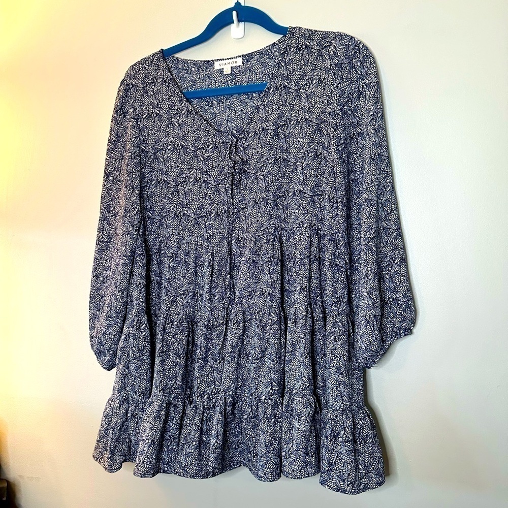Viamor small blue and white ruffled tunic top